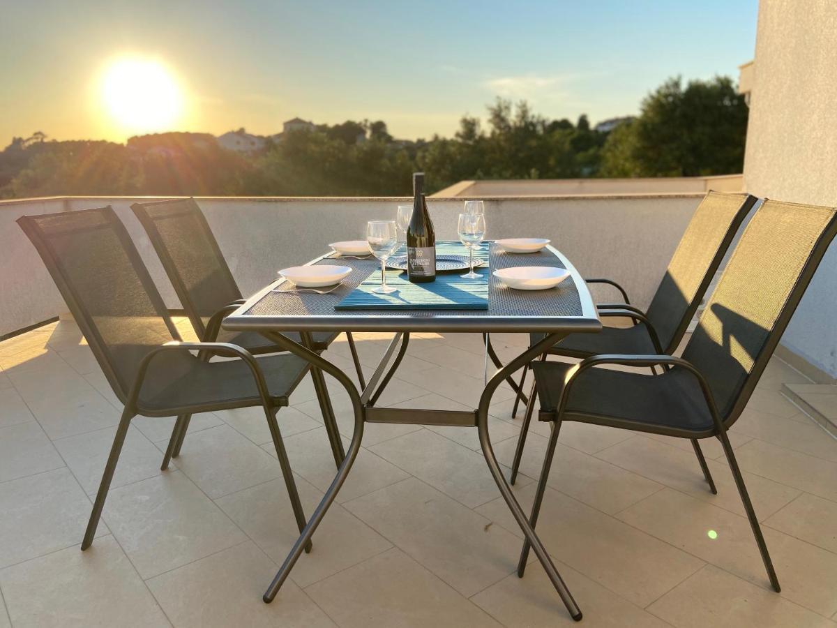 Apartments Pijaza Banjol Екстериор снимка
